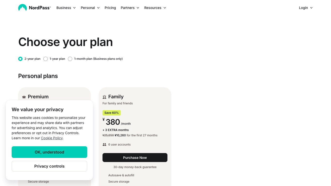 NordPassの料金プラン。個人向けはPremiumとFamilyの2つで、いずれも30日間返金保証が付く