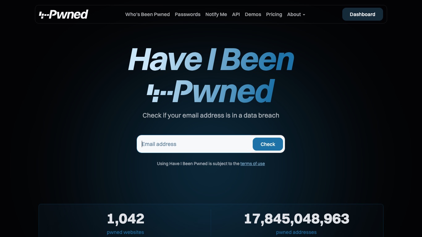 Have I Been Pwned のトップページ。メールアドレスを入れるだけで過去の情報流出に含まれていたかを無料で確認できる